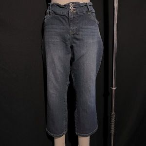 Torrid capris. Size 20. Gently used.